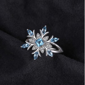 Кольцо "Снежинка" с голубым топазом и цирконием, С2405