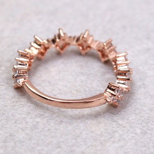Женское кольцо с камнями, С13099