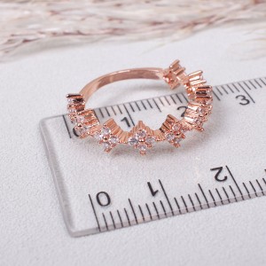 Женское кольцо с камнями, С13099