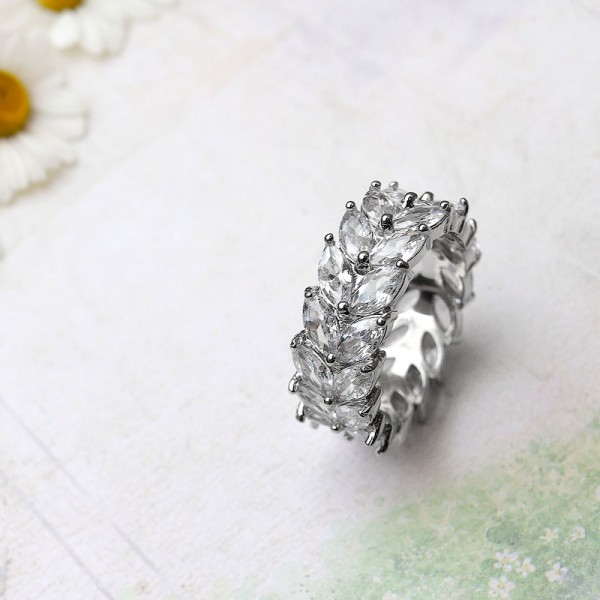 Женское кольцо в камнях, С13741