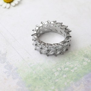 Женское кольцо в камнях, С13741