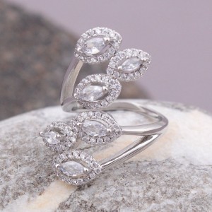 Женское кольцо в камнях "Листья", С14402