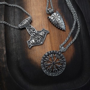 Кулон "Наконечник стрелы. Вегвизир. Руны", С15837