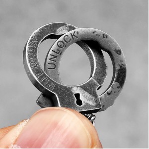 Кулон зі сталі "Наручники", С16211