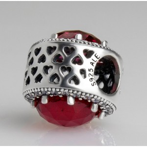 Шарм "Красные сияющие сердца", С3458