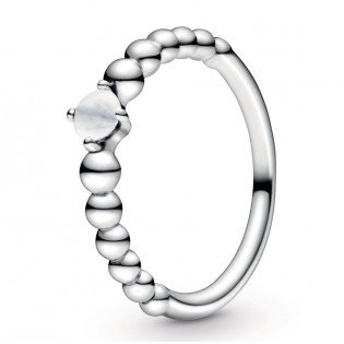 Серебряное кольцо "Белый камень" 