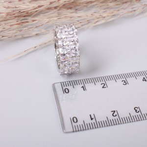 Женское кольцо в камнях, С6821