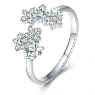 Серебряное кольцо "Сияющее цветение"