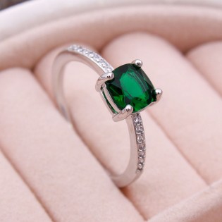 Жіноче кільце з каменем, зелене