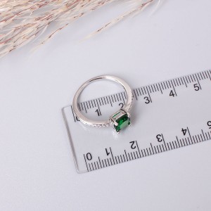 Жіноче кільце з каменем, зелене, С6931