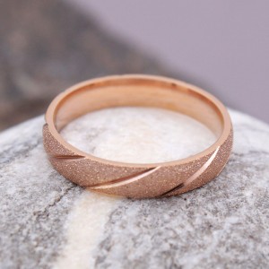 Женское кольцо матовое, золотистое, С8169