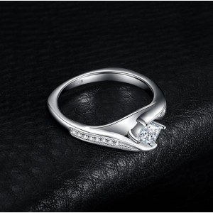 Кольцо серебряное с цирконием, С8643