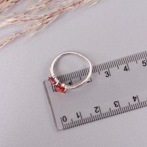 Женское кольцо с камнем "Сердца", красное, C8784