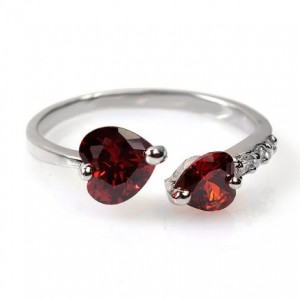 Женское кольцо с камнем "Сердца", красное, C8784