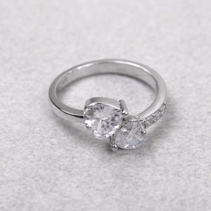Женское кольцо с камнем "Сердца", С8786