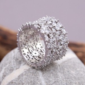 Женское кольцо в камнях, С9135