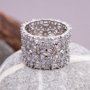 Женское кольцо в камнях, С9135