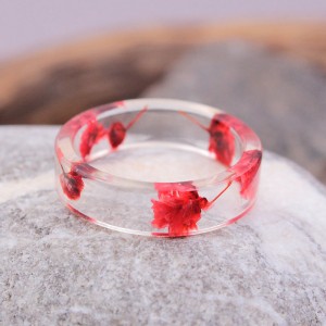 Кольцо из древесной смолы "Красные цветы", С9827