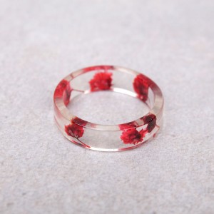 Кольцо из древесной смолы "Красные цветы", С9827