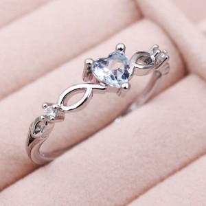 Женское кольцо с камнем "Сердце", голубое, С10144