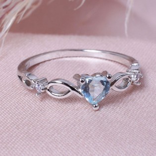 Женское кольцо с камнем "Сердце", голубое