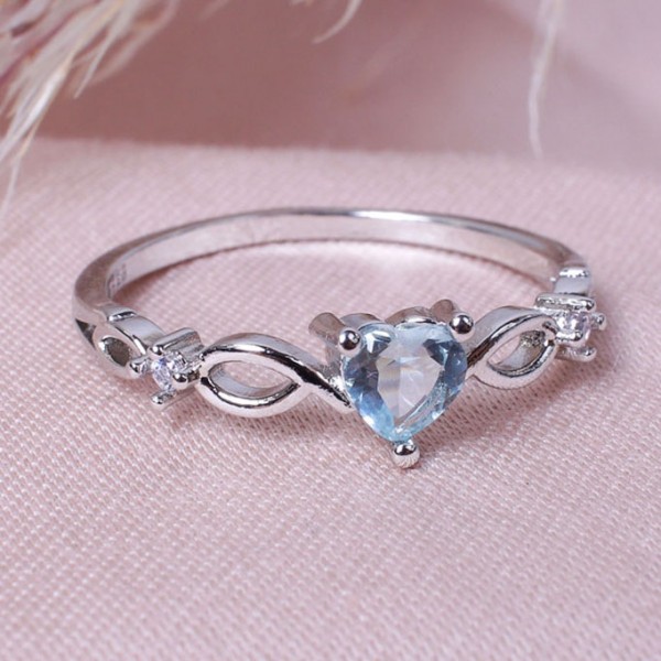 Женское кольцо с камнем "Сердце", голубое, С10144