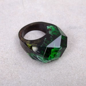 Кольцо из древесной смолы, зеленое, С10192