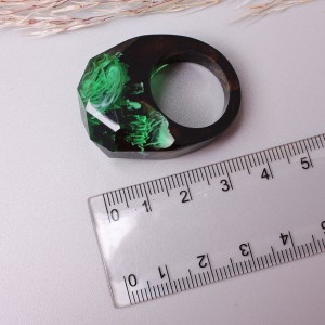 Кольцо из древесной смолы, зеленое, С10192