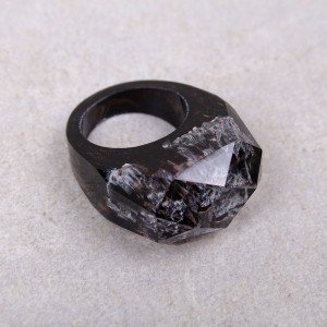 Кольцо из древесной смолы, черное, С10194