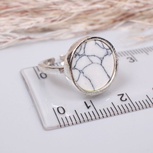 Женское кольцо "Белая печатка", С10918