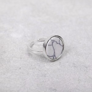 Женское кольцо "Белая печатка", С10918
