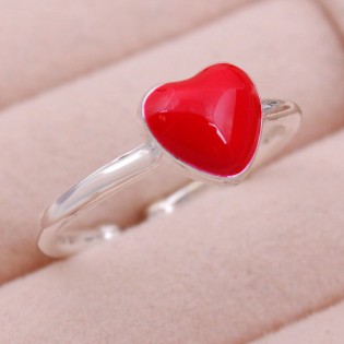 Женское кольцо "Красное сердце"